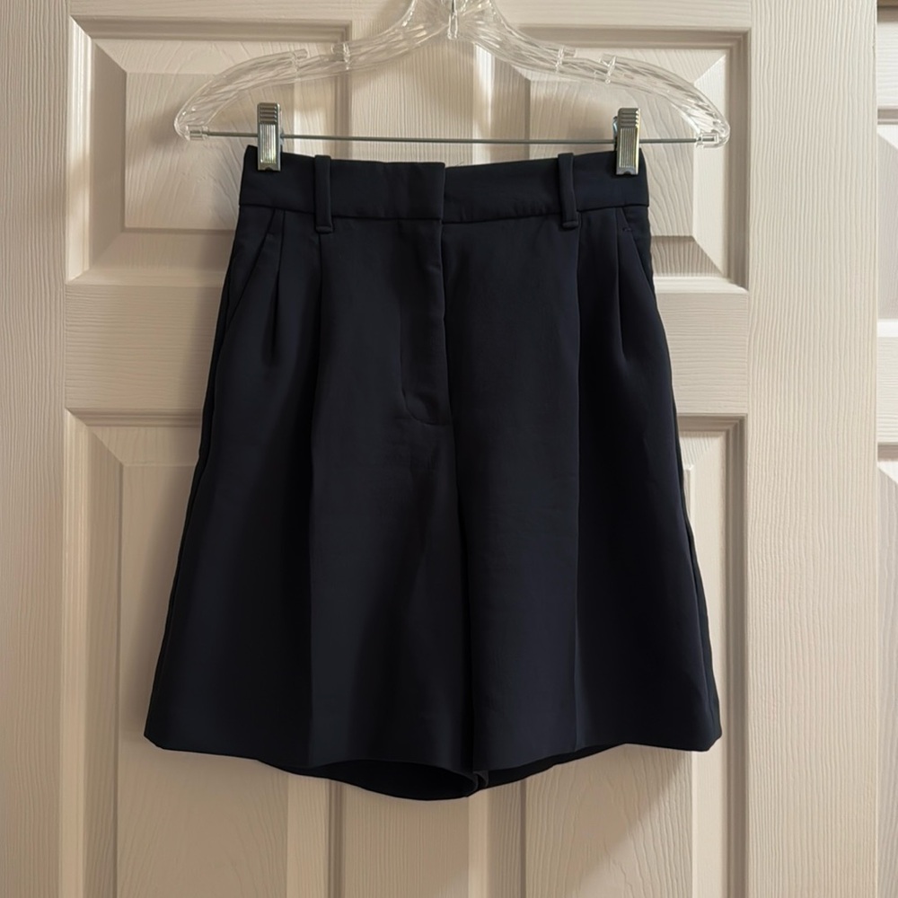 Aritzia Wilfred Dark Night Navy Effortless 7in Shorts 2 (FITS LIKE A 0)